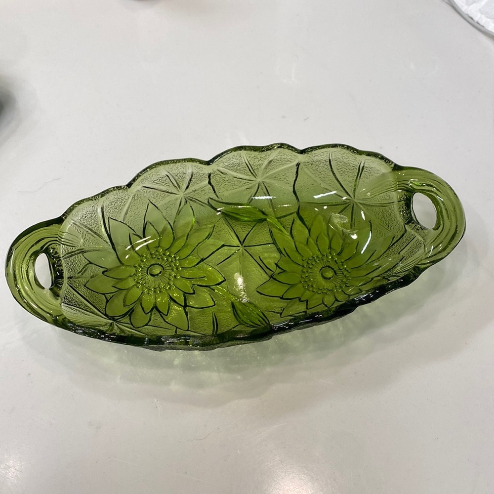 Indiana Glass Company Avocado Green Sunflower Print Oval Glass Bowl